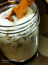 Load image into Gallery viewer, &quot;Cocoa Love&quot; Bath Essence

